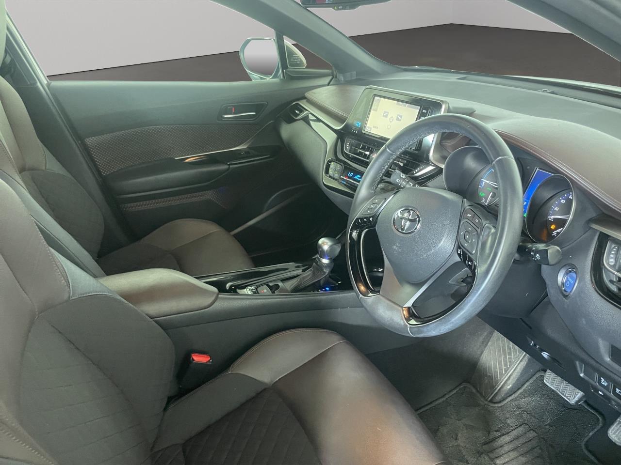 2017 Toyota C-HR HYBRID G LEATHER EDITION RV/SUV REVERSING CAMERA + HEATED SEATS + CRUISE CONTROL