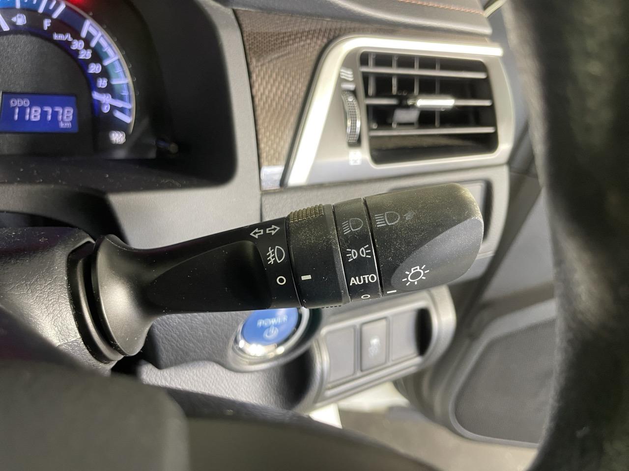 2012 Toyota Camry Hybrid Sedan REVERSING CAMERA + PUSH SRART + AUTO LIGHTS