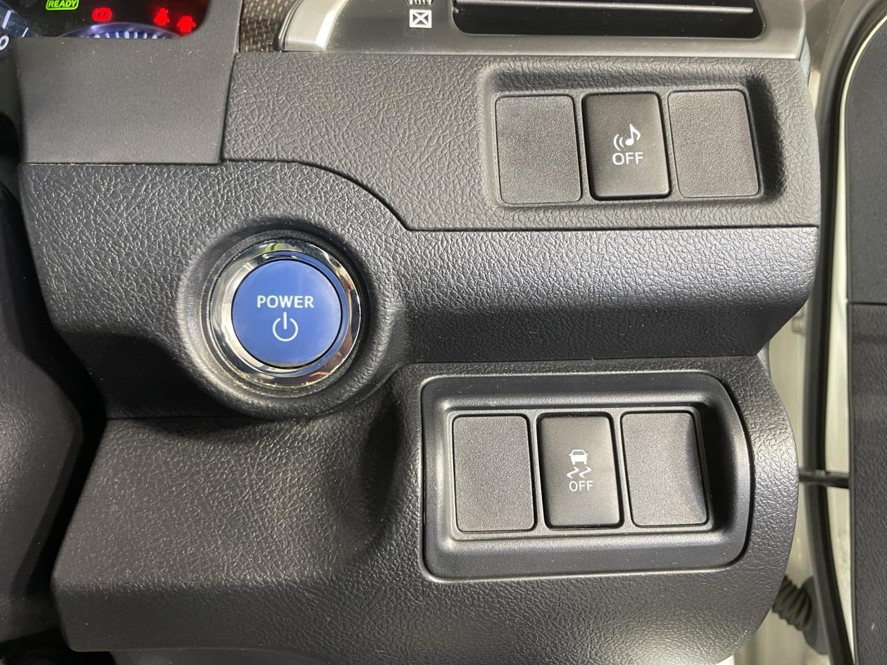 2012 Toyota Camry Hybrid Sedan REVERSING CAMERA + PUSH SRART + AUTO LIGHTS