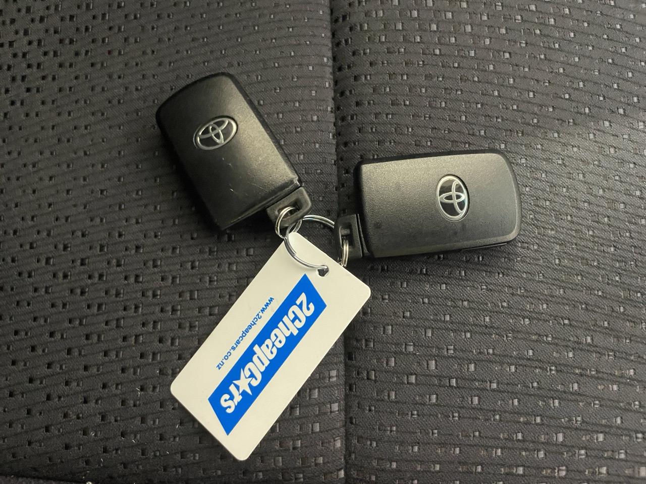 2012 Toyota Camry Hybrid Sedan REVERSING CAMERA + PUSH SRART + AUTO LIGHTS