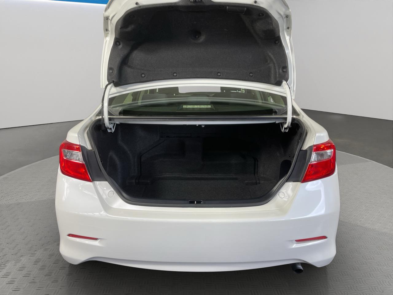 2012 Toyota Camry Hybrid Sedan REVERSING CAMERA + PUSH SRART + AUTO LIGHTS