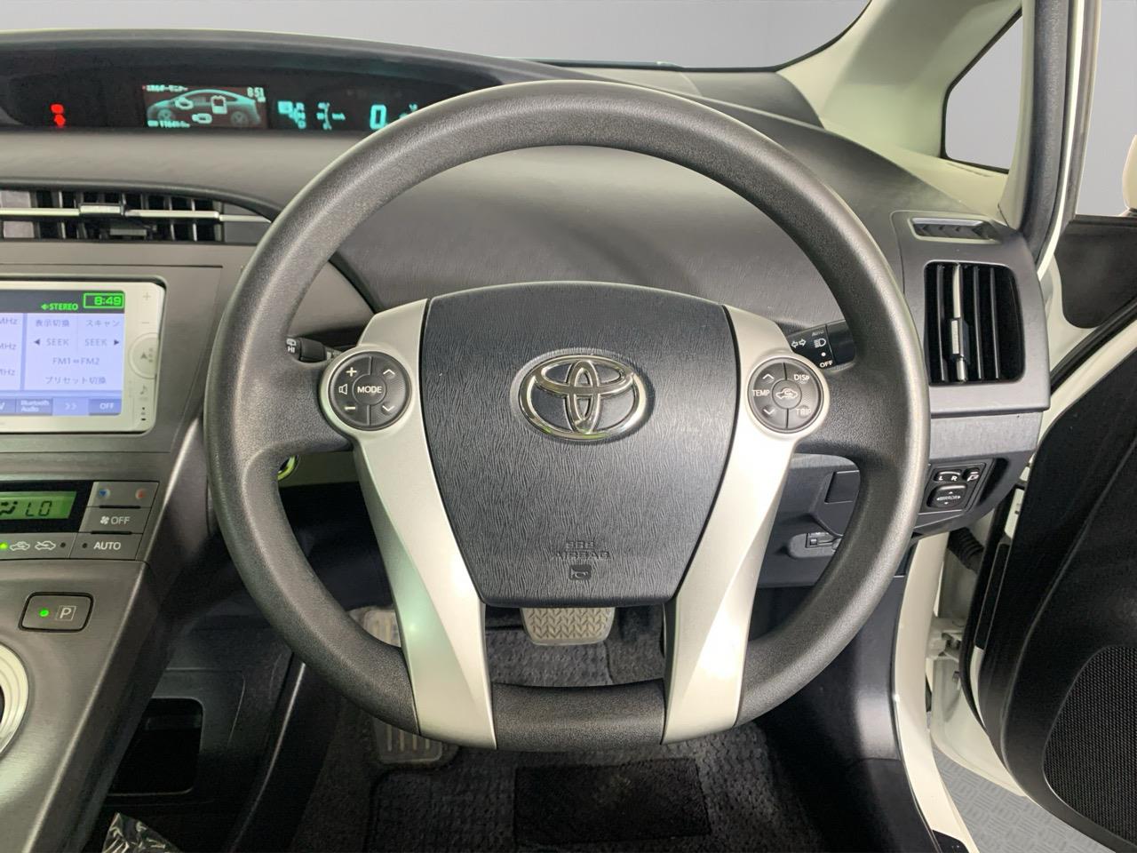 2014 Toyota Prius G Hatchback REVESING CAMERA + PUSH SRART + AUTO LIGHTS