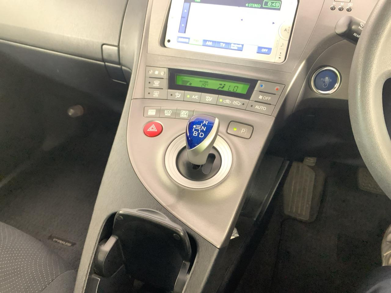 2014 Toyota Prius G Hatchback REVESING CAMERA + PUSH SRART + AUTO LIGHTS