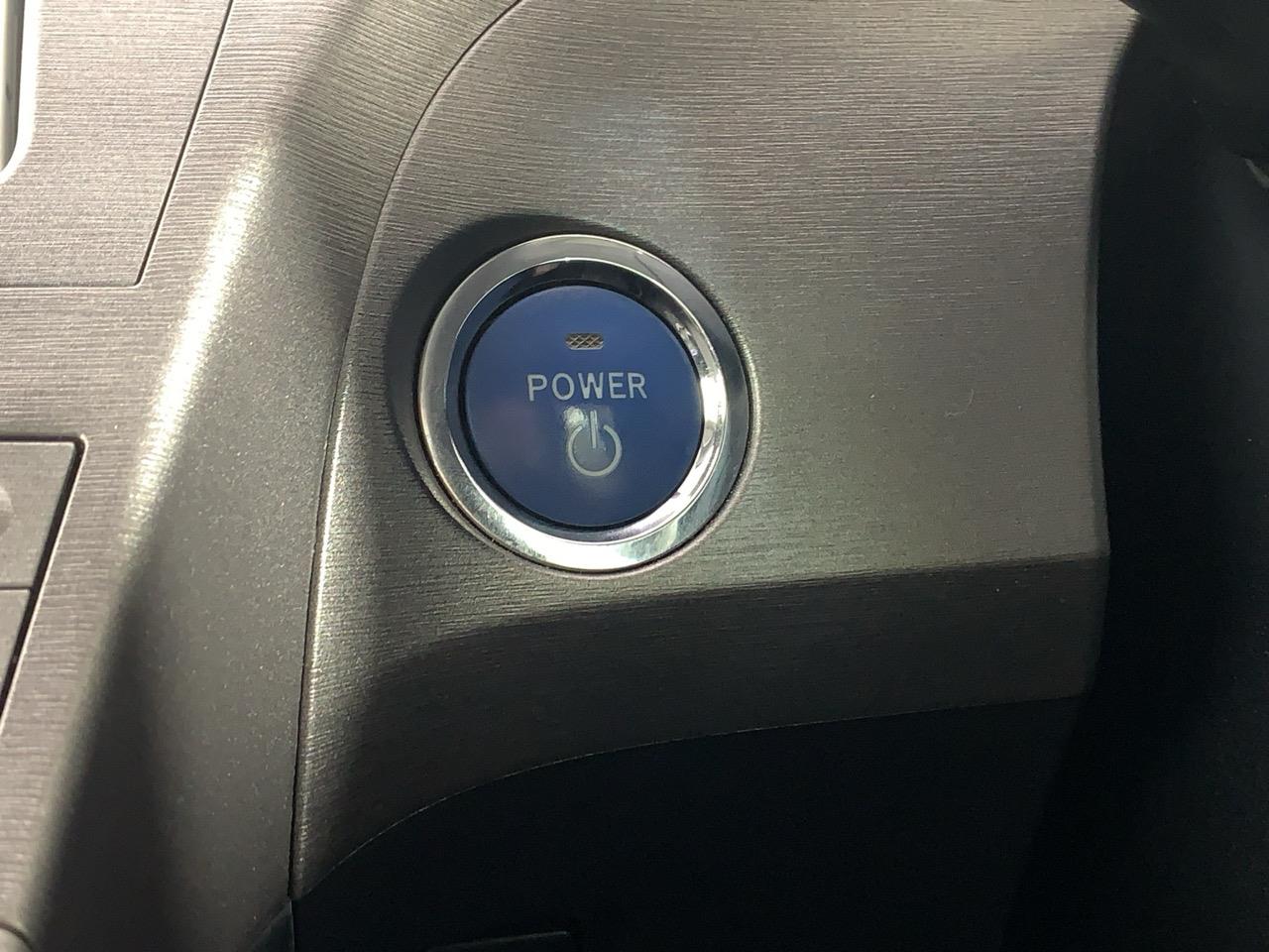 2014 Toyota Prius G Hatchback REVESING CAMERA + PUSH SRART + AUTO LIGHTS