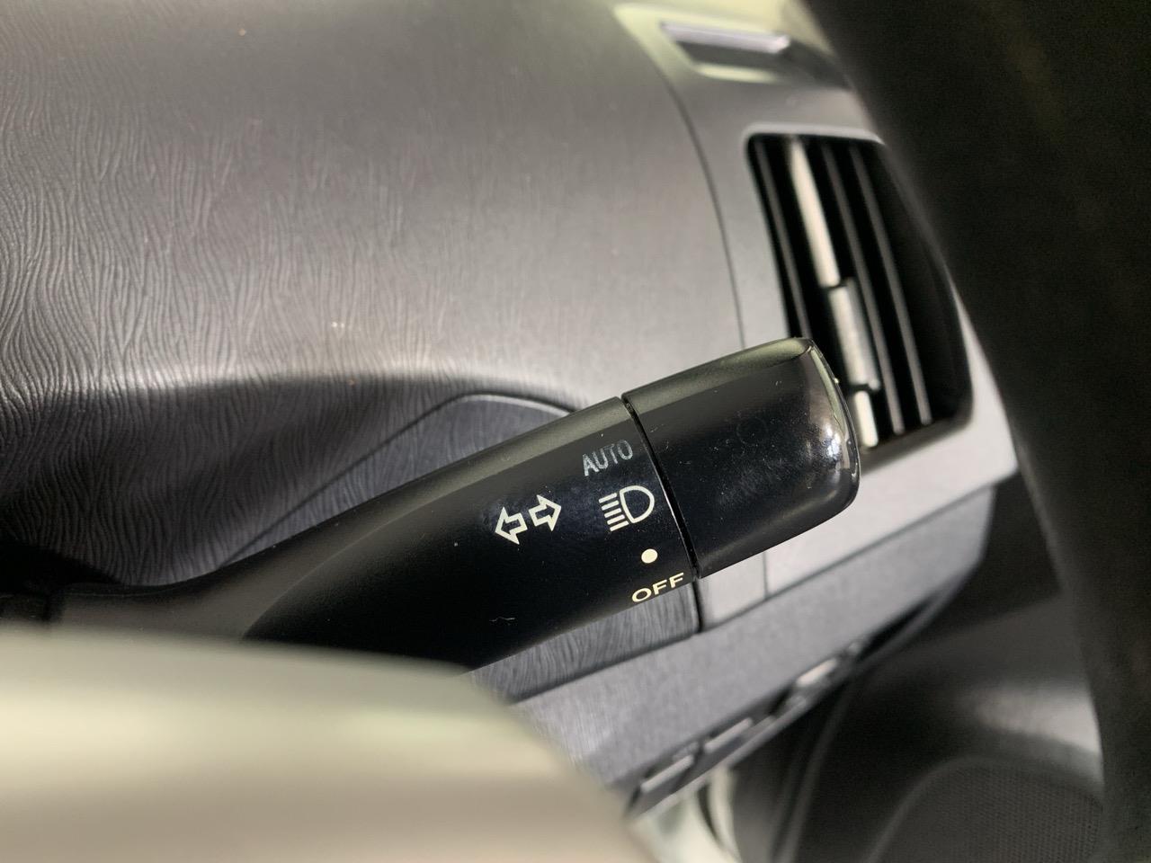 2014 Toyota Prius G Hatchback REVESING CAMERA + PUSH SRART + AUTO LIGHTS