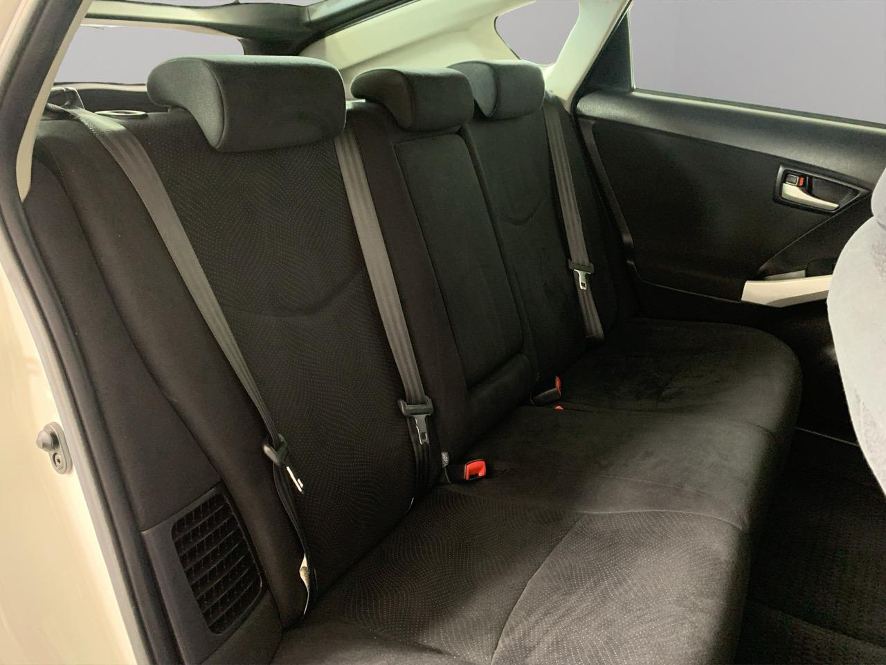 2014 Toyota Prius G Hatchback REVESING CAMERA + PUSH SRART + AUTO LIGHTS