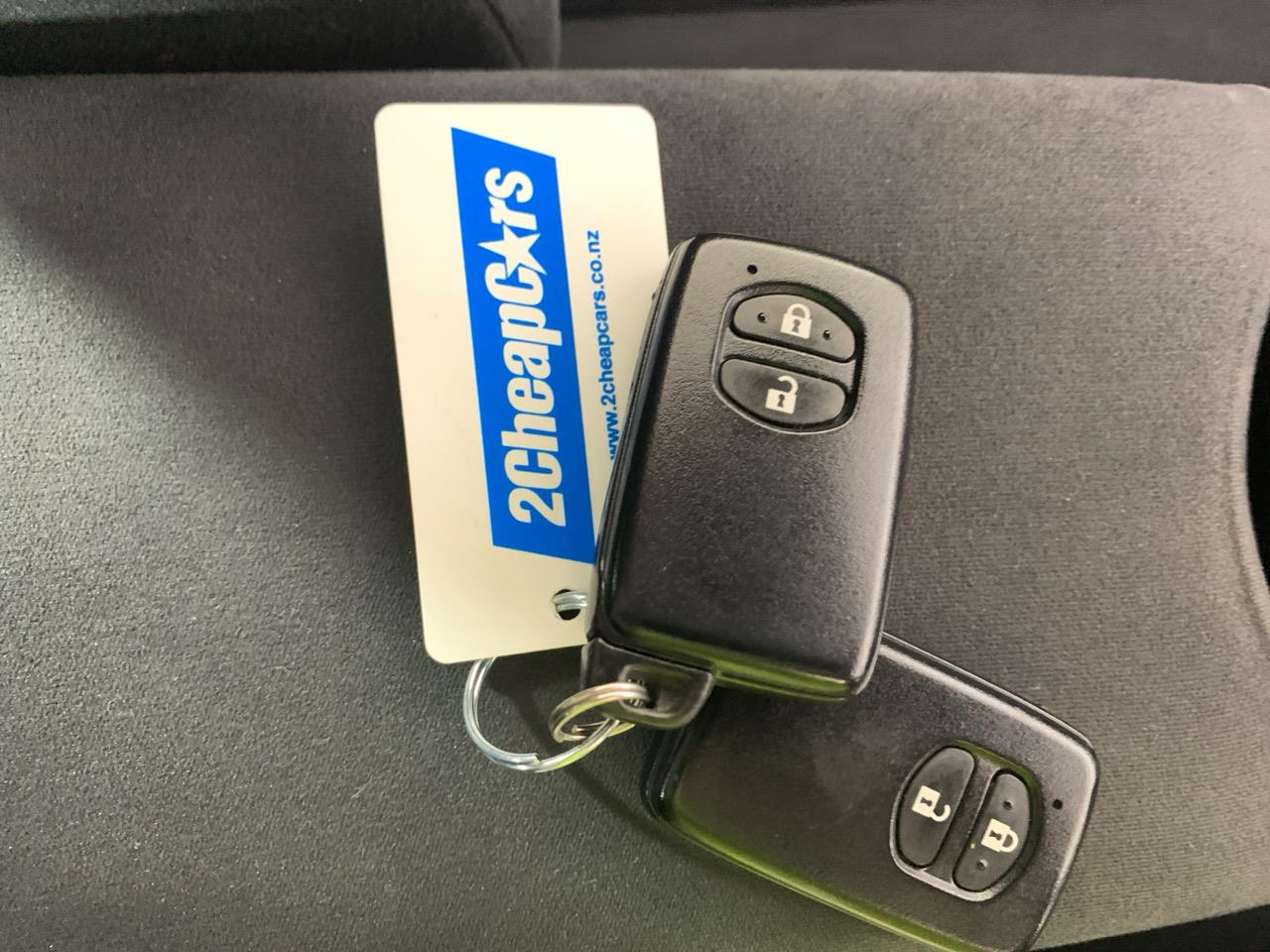 2014 Toyota Prius G Hatchback REVESING CAMERA + PUSH SRART + AUTO LIGHTS