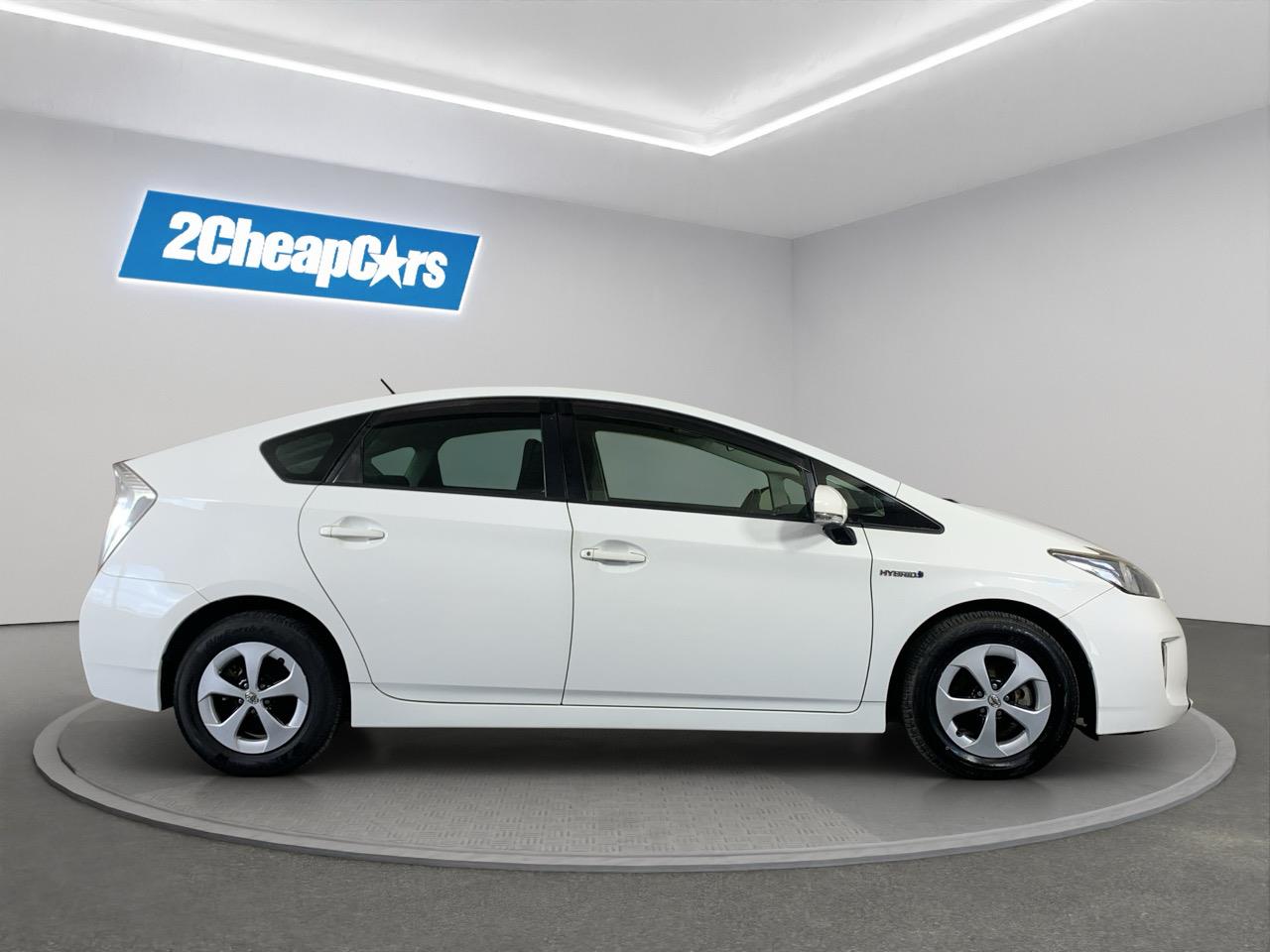2014 Toyota Prius G Hatchback REVESING CAMERA + PUSH SRART + AUTO LIGHTS