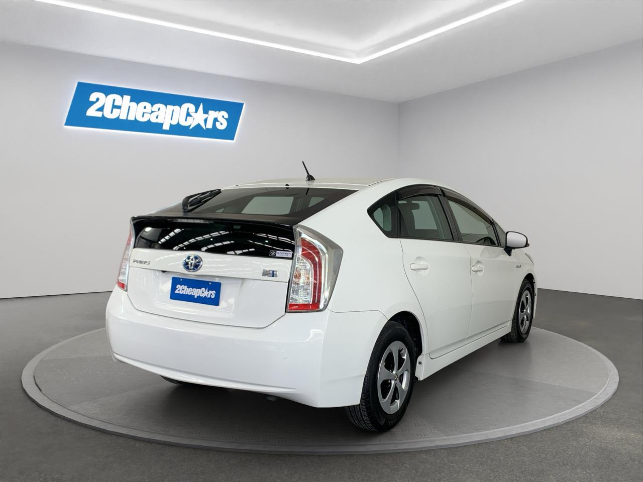 2014 Toyota Prius G Hatchback REVESING CAMERA + PUSH SRART + AUTO LIGHTS
