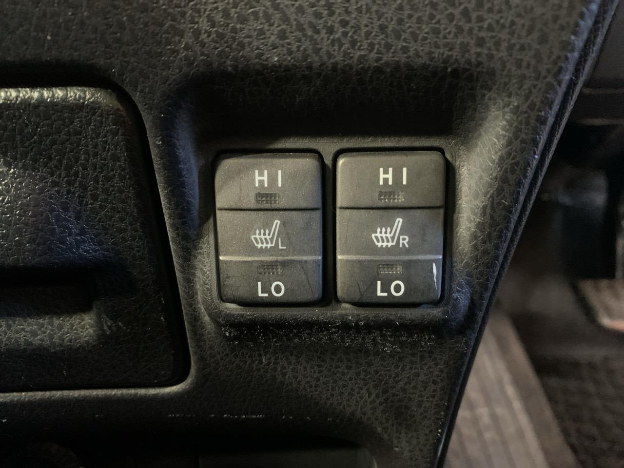 2015 Toyota Esquire Hybrid G People Mover POWER SLIDING DOOR + HEATED SEATS