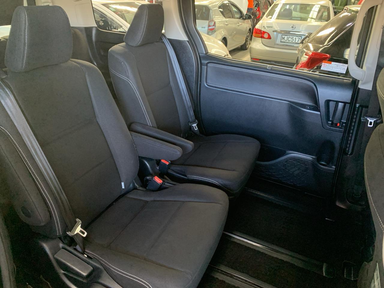 2015 Toyota Esquire Hybrid G People Mover POWER SLIDING DOOR + HEATED SEATS