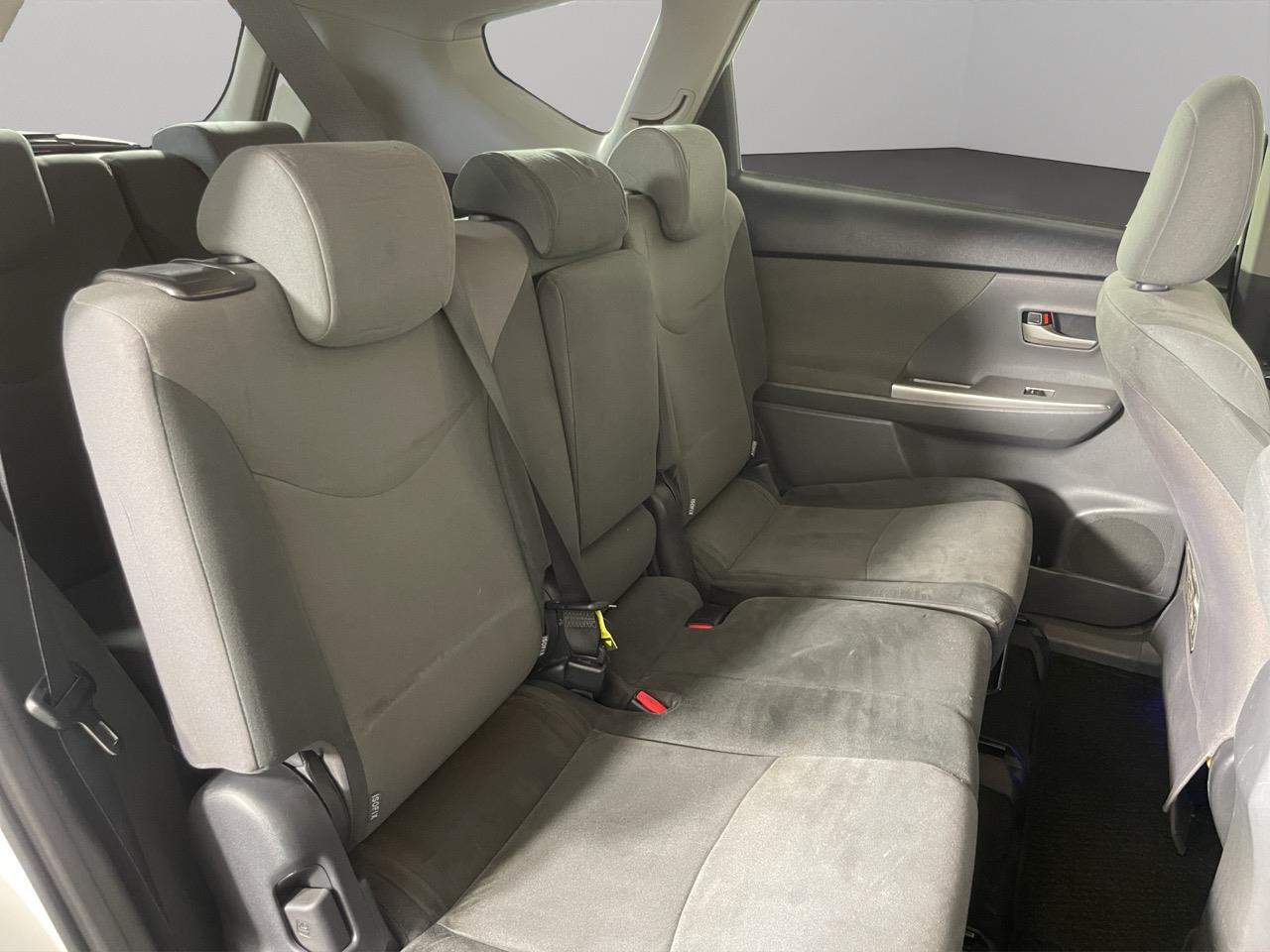 2012 Toyota Prius Alpha S 7 Seaters Station Wagon REVERSING CAMERA + AUTO LIGHTS + PUSH BUTTON START