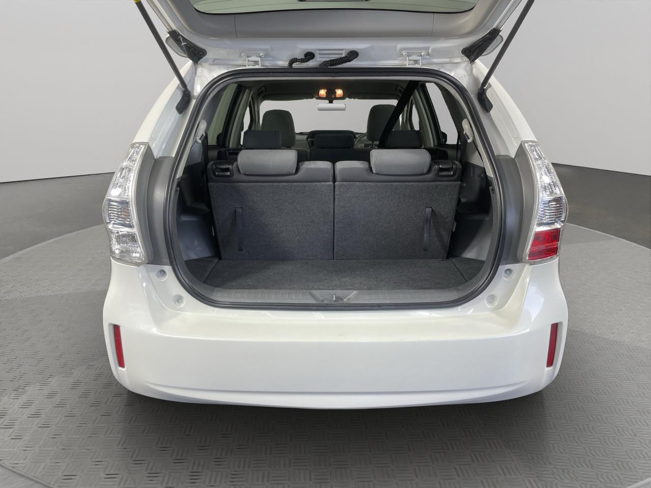 2012 Toyota Prius Alpha S 7 Seaters Station Wagon REVERSING CAMERA + AUTO LIGHTS + PUSH BUTTON START