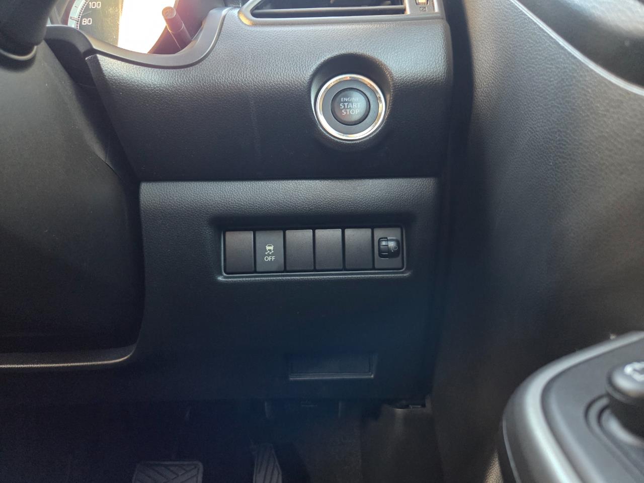 2017 Suzuki Swift Late Shape Hatchback LATE SHAPE + SMART KEY + LOW KMS + PUSH START