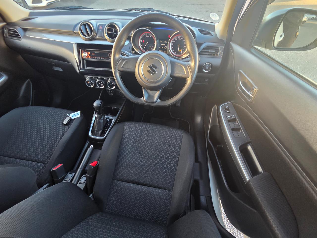 2017 Suzuki Swift Late Shape Hatchback LATE SHAPE + SMART KEY + LOW KMS + PUSH START