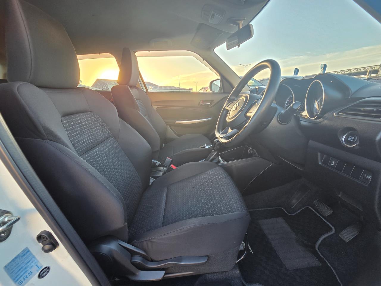 2017 Suzuki Swift Late Shape Hatchback LATE SHAPE + SMART KEY + LOW KMS + PUSH START