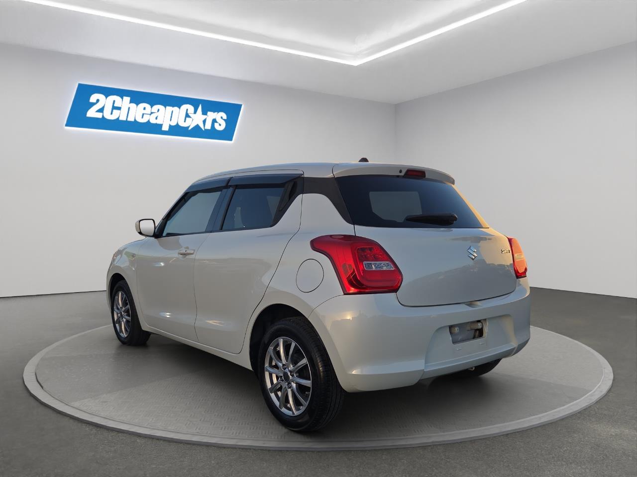 2017 Suzuki Swift Late Shape Hatchback LATE SHAPE + SMART KEY + LOW KMS + PUSH START