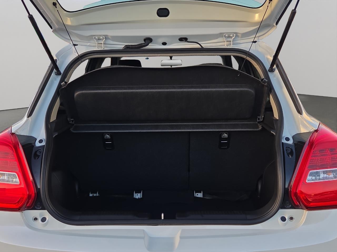 2017 Suzuki Swift Late Shape Hatchback LATE SHAPE + SMART KEY + LOW KMS + PUSH START