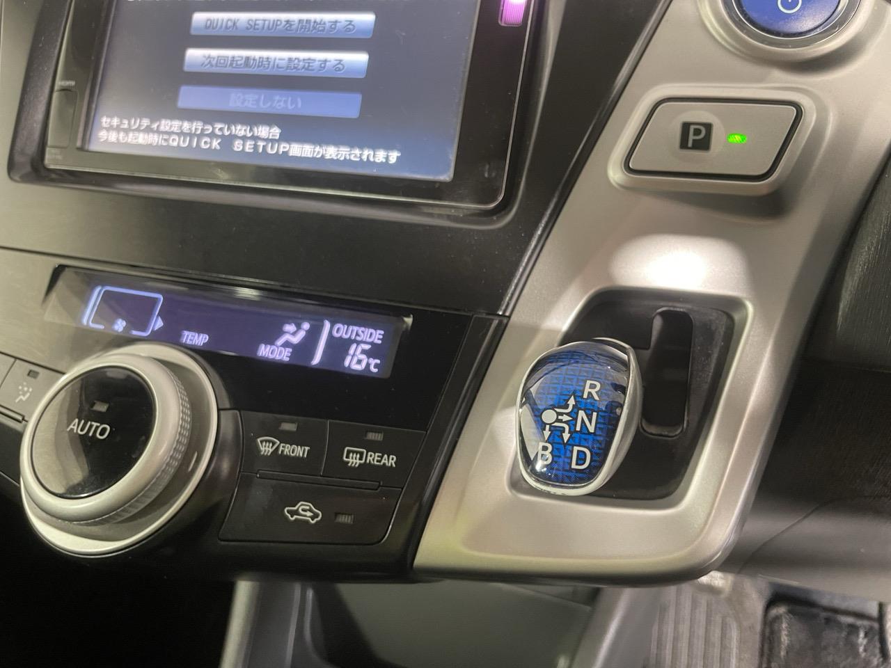 2012 Toyota Prius Alpha S Station Wagon REVERSING CAMERA + AUTO LIGHTS + PUSH START