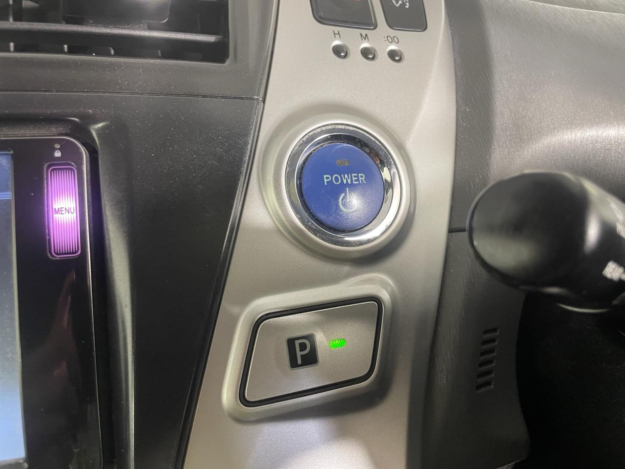 2012 Toyota Prius Alpha S Station Wagon REVERSING CAMERA + AUTO LIGHTS + PUSH START