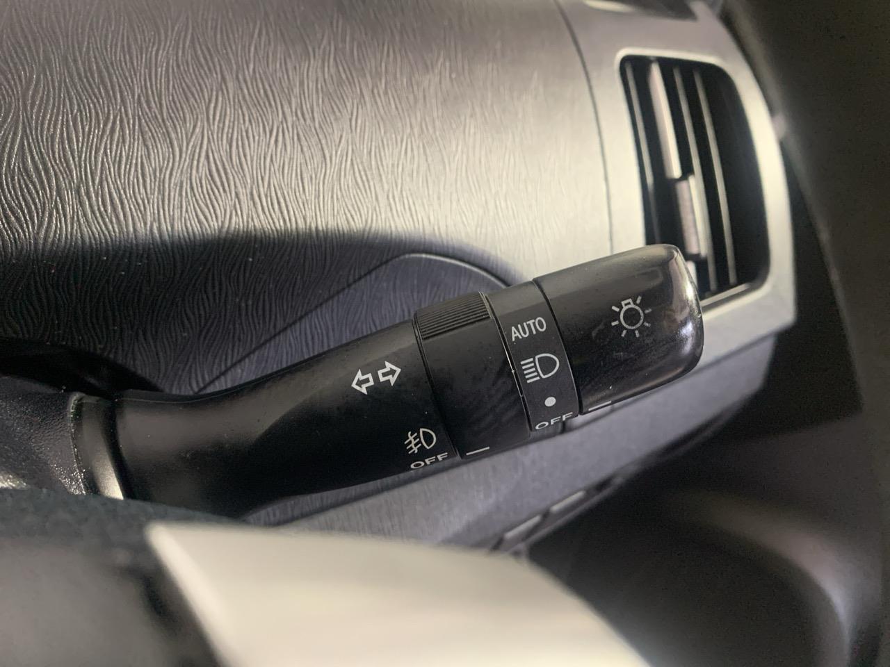 2013 Toyota Prius G Hatchback GREAT SPACE + PUSH SRART + REVESING CAMERA