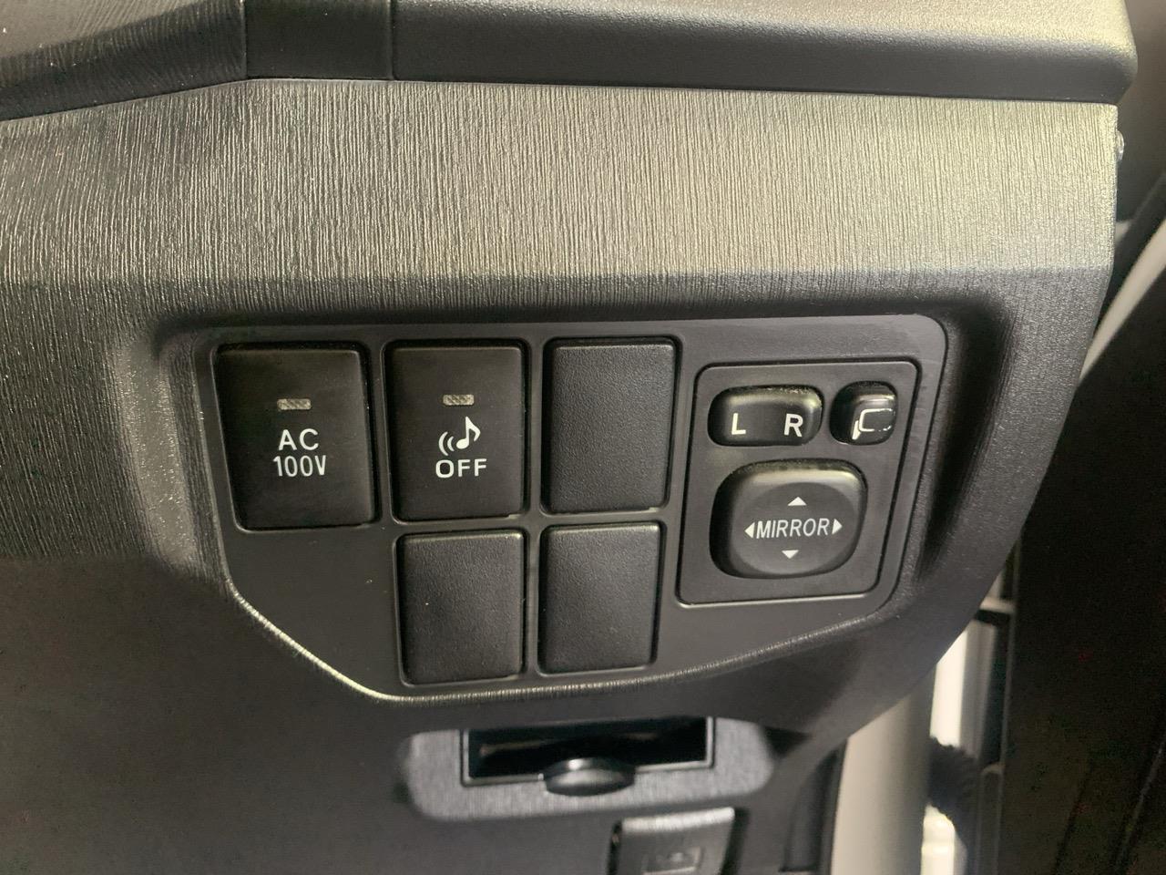 2013 Toyota Prius G Hatchback GREAT SPACE + PUSH SRART + REVESING CAMERA