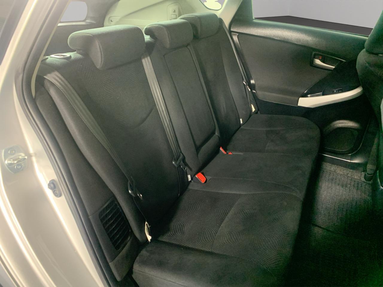 2013 Toyota Prius G Hatchback GREAT SPACE + PUSH SRART + REVESING CAMERA