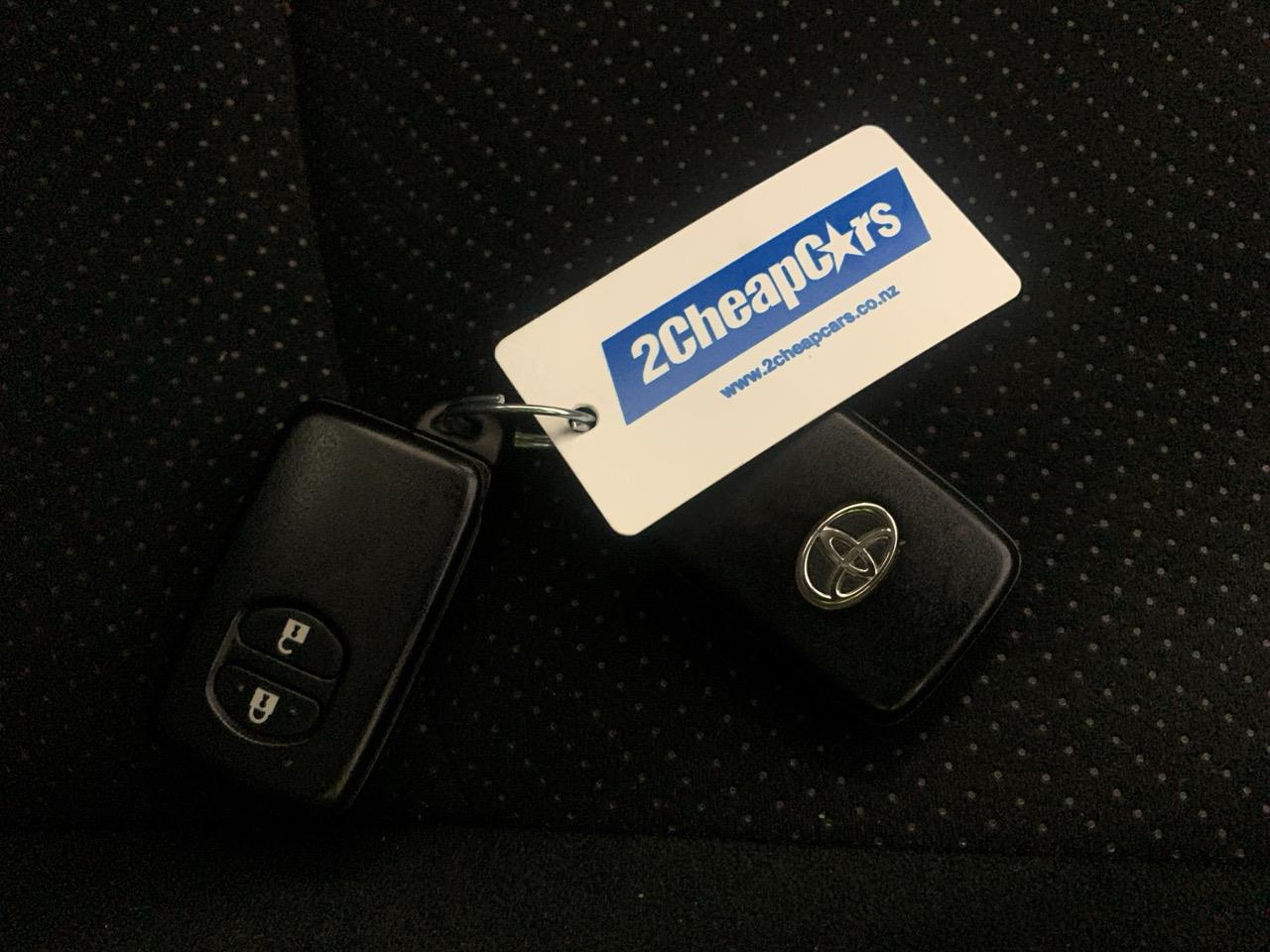 2013 Toyota Prius G Hatchback GREAT SPACE + PUSH SRART + REVESING CAMERA