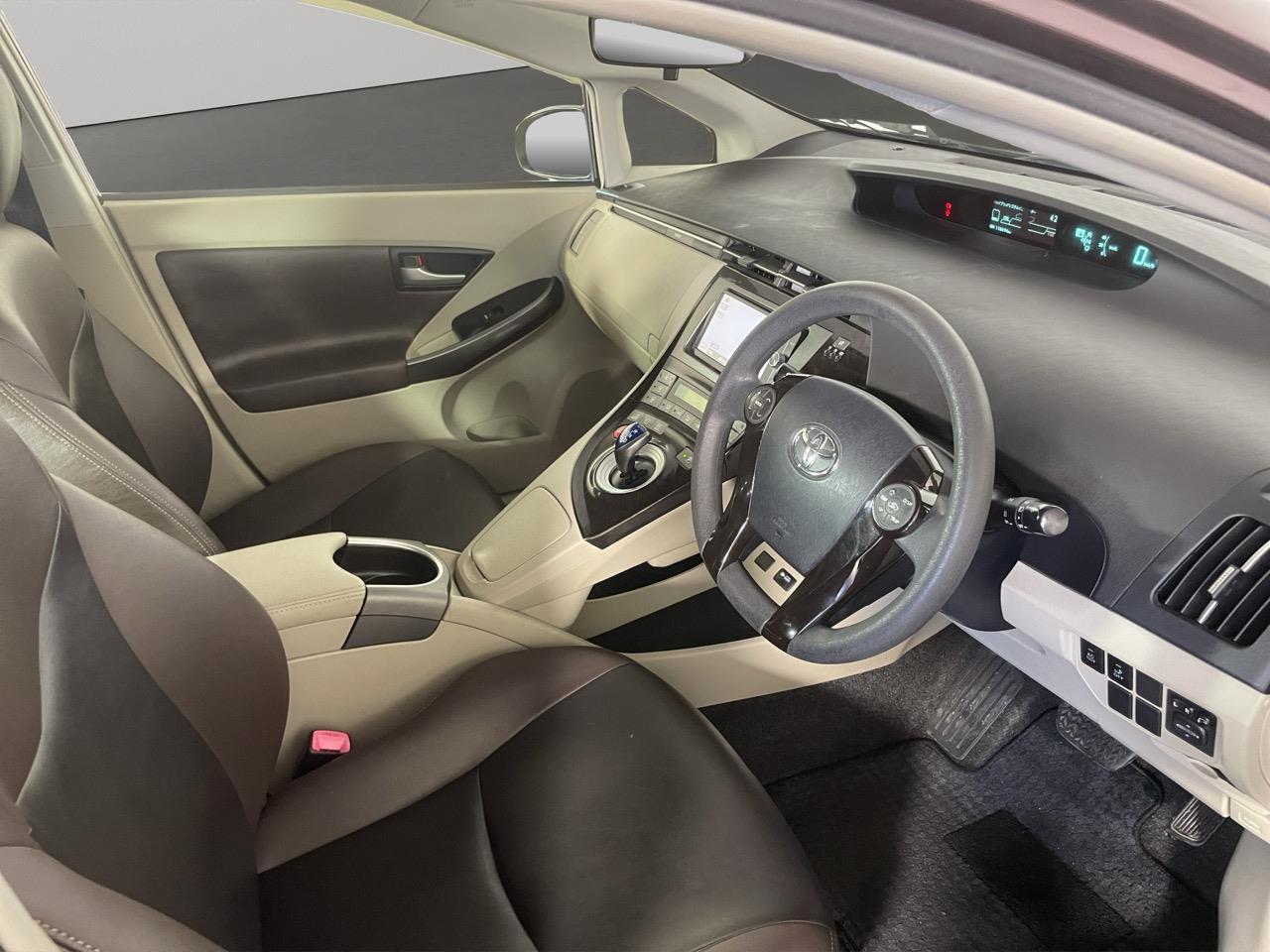 2012 Toyota Prius S Hatchback REVERSING CAMERA + AUTO LIGHTS + PUSH BUTTON START