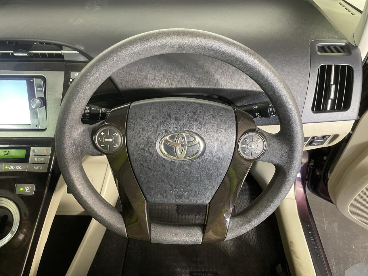 2012 Toyota Prius S Hatchback REVERSING CAMERA + AUTO LIGHTS + PUSH BUTTON START