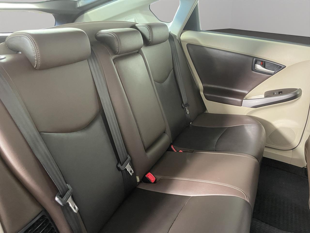 2012 Toyota Prius S Hatchback REVERSING CAMERA + AUTO LIGHTS + PUSH BUTTON START