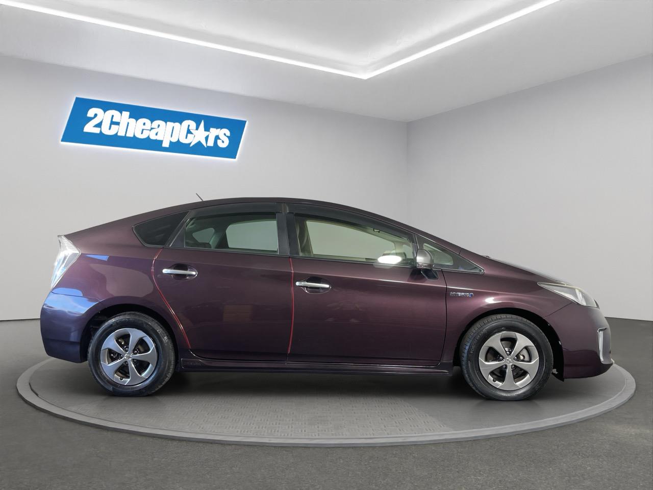 2012 Toyota Prius S Hatchback REVERSING CAMERA + AUTO LIGHTS + PUSH BUTTON START