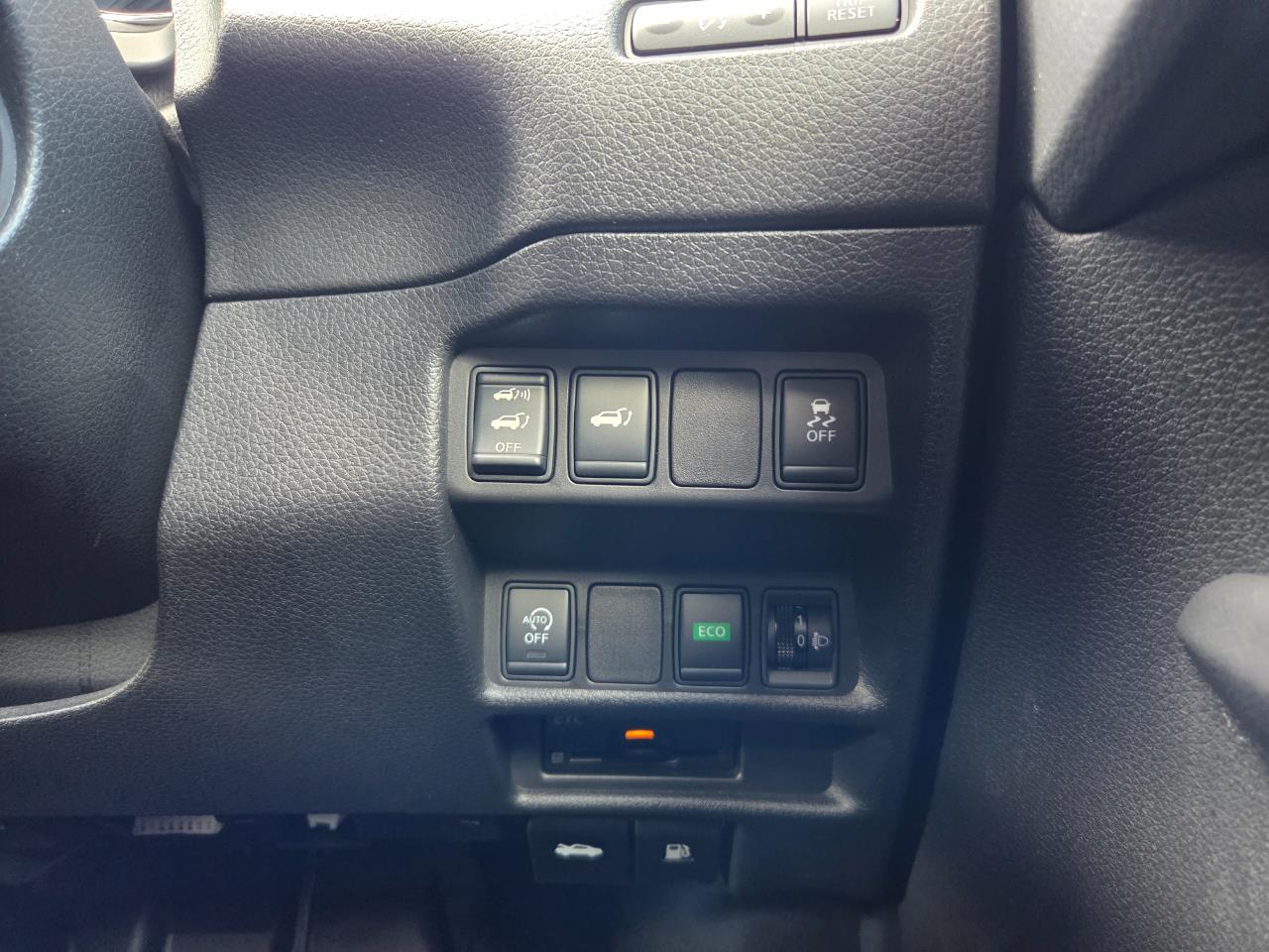 2014 Nissan X-TRAIL 20X Emargency brake pkg RV/SUV LOW KM + CRUISE CONTROL + HEATED SEATS