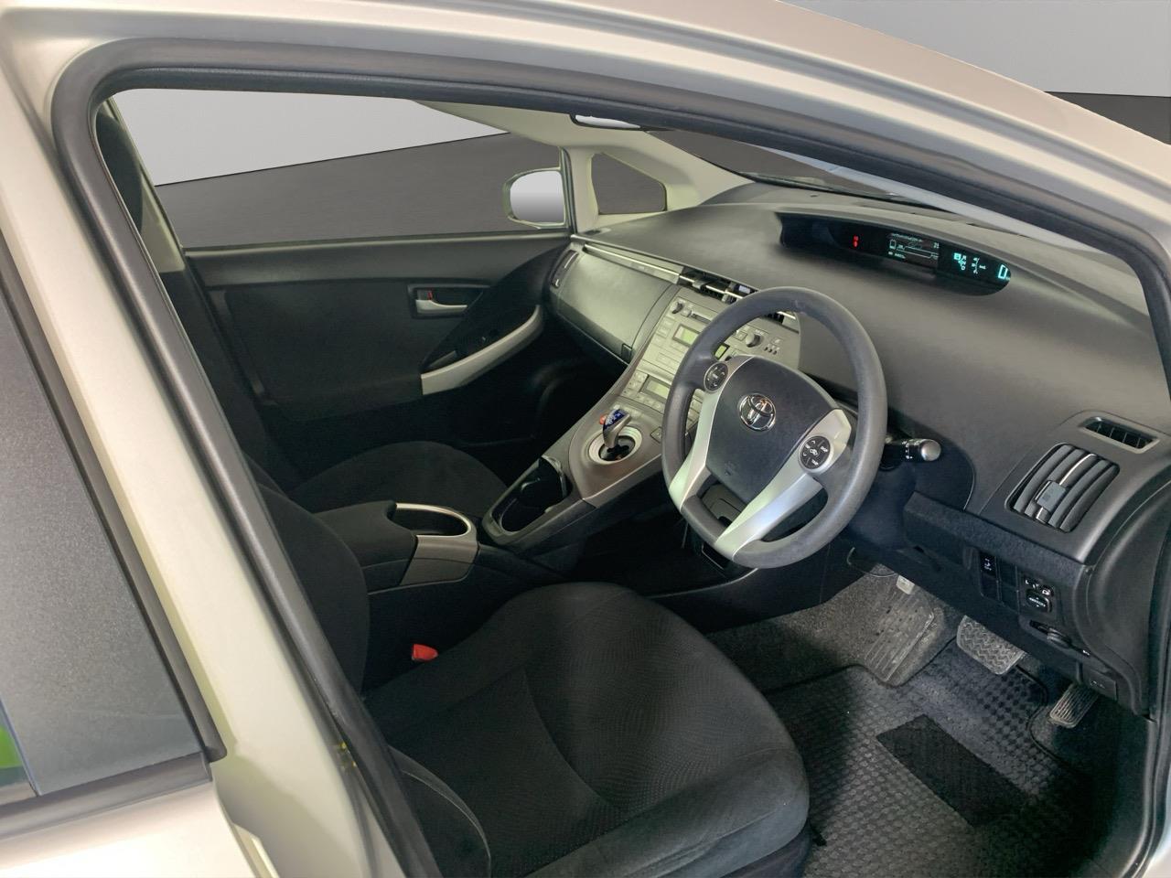 2012 Toyota Prius Hybrid Hatchback PUSH SRART + AUTO LIGHTS + LOW KM