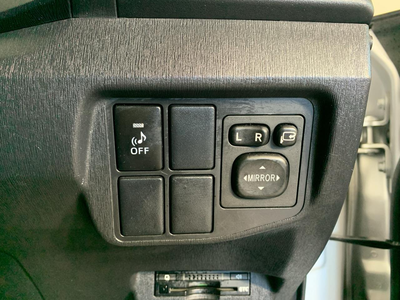 2012 Toyota Prius Hybrid Hatchback PUSH SRART + AUTO LIGHTS + LOW KM