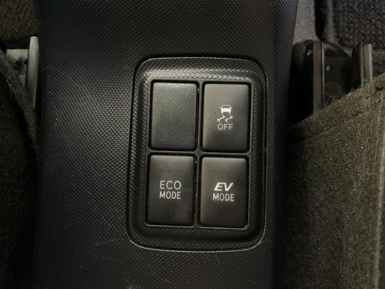 2014 Toyota Aqua X-URBAN Hatchback REVERSING CAMERA + PUSH BUTTON START + AUTO LIGHTS