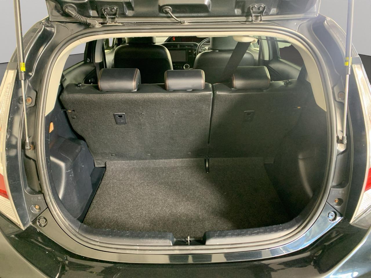 2014 Toyota Aqua X-URBAN Hatchback REVERSING CAMERA + PUSH BUTTON START + AUTO LIGHTS