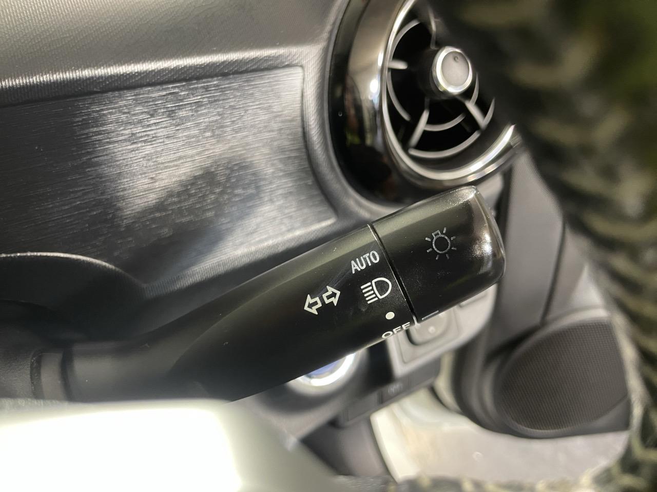 2015 Toyota Aqua X-URBAN Hatchback REVERSING CAMERA + PUSH BUTTON START + AUTO LIGHTS