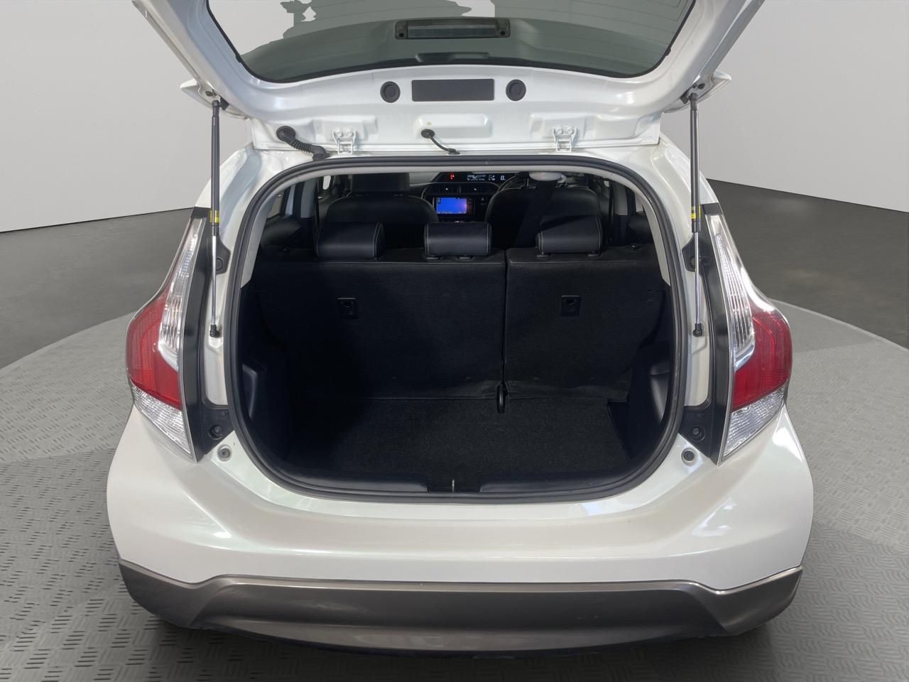 2015 Toyota Aqua X-URBAN Hatchback REVERSING CAMERA + PUSH BUTTON START + AUTO LIGHTS