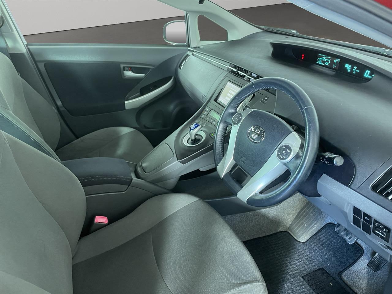 2012 Toyota Prius S Hatchback REVERSING CAMERA + PARKING SENSORS