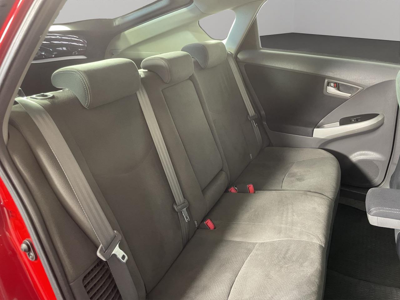 2012 Toyota Prius S Hatchback REVERSING CAMERA + PARKING SENSORS