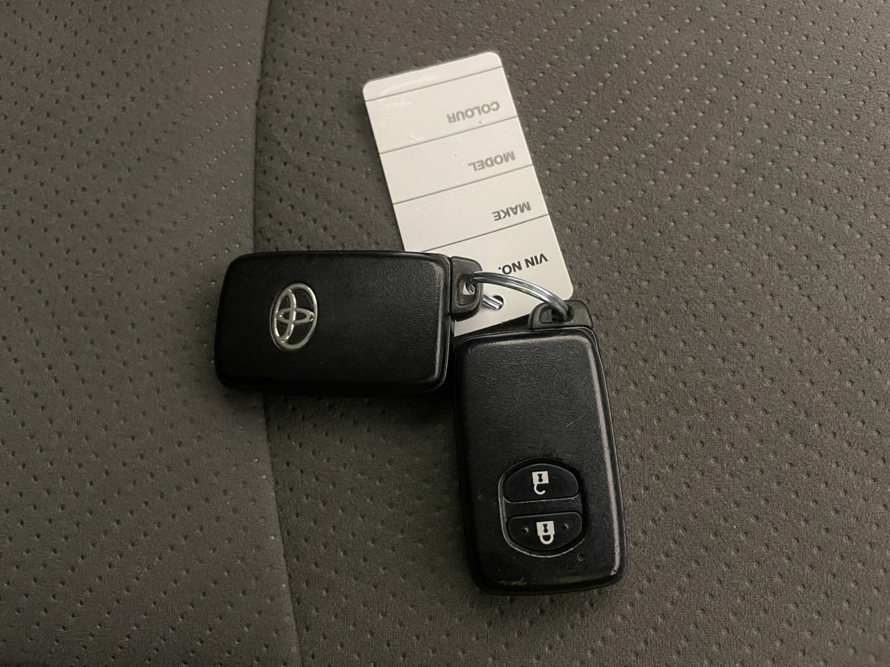 2012 Toyota Prius S Hatchback REVERSING CAMERA + PARKING SENSORS