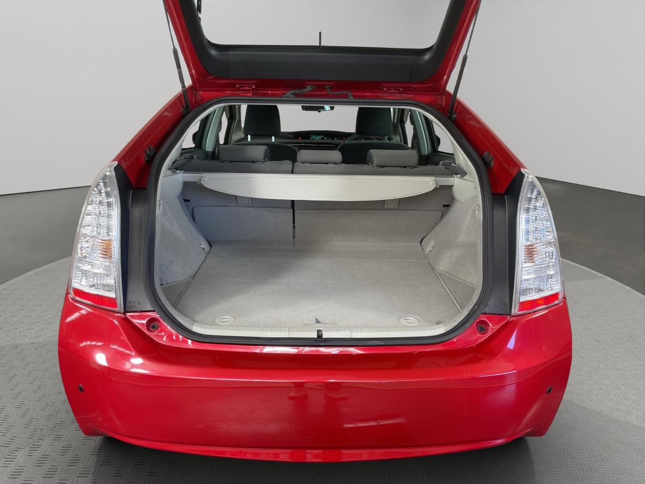 2012 Toyota Prius S Hatchback REVERSING CAMERA + PARKING SENSORS