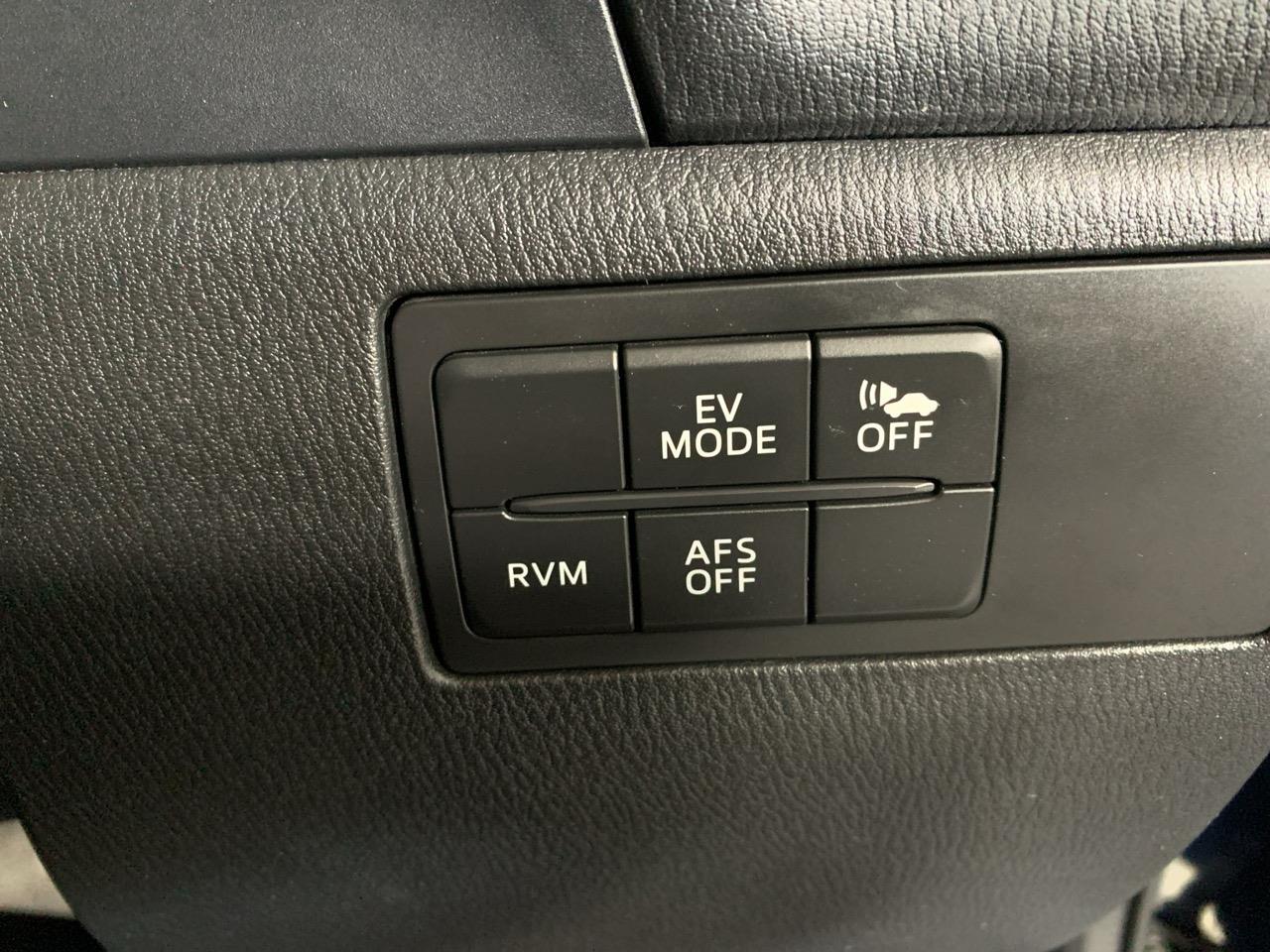 2014 Mazda Axela 3 Hybrid Sedan CRUISE CONTROL + REVERSING CAMERA + AUTO LIGHTS