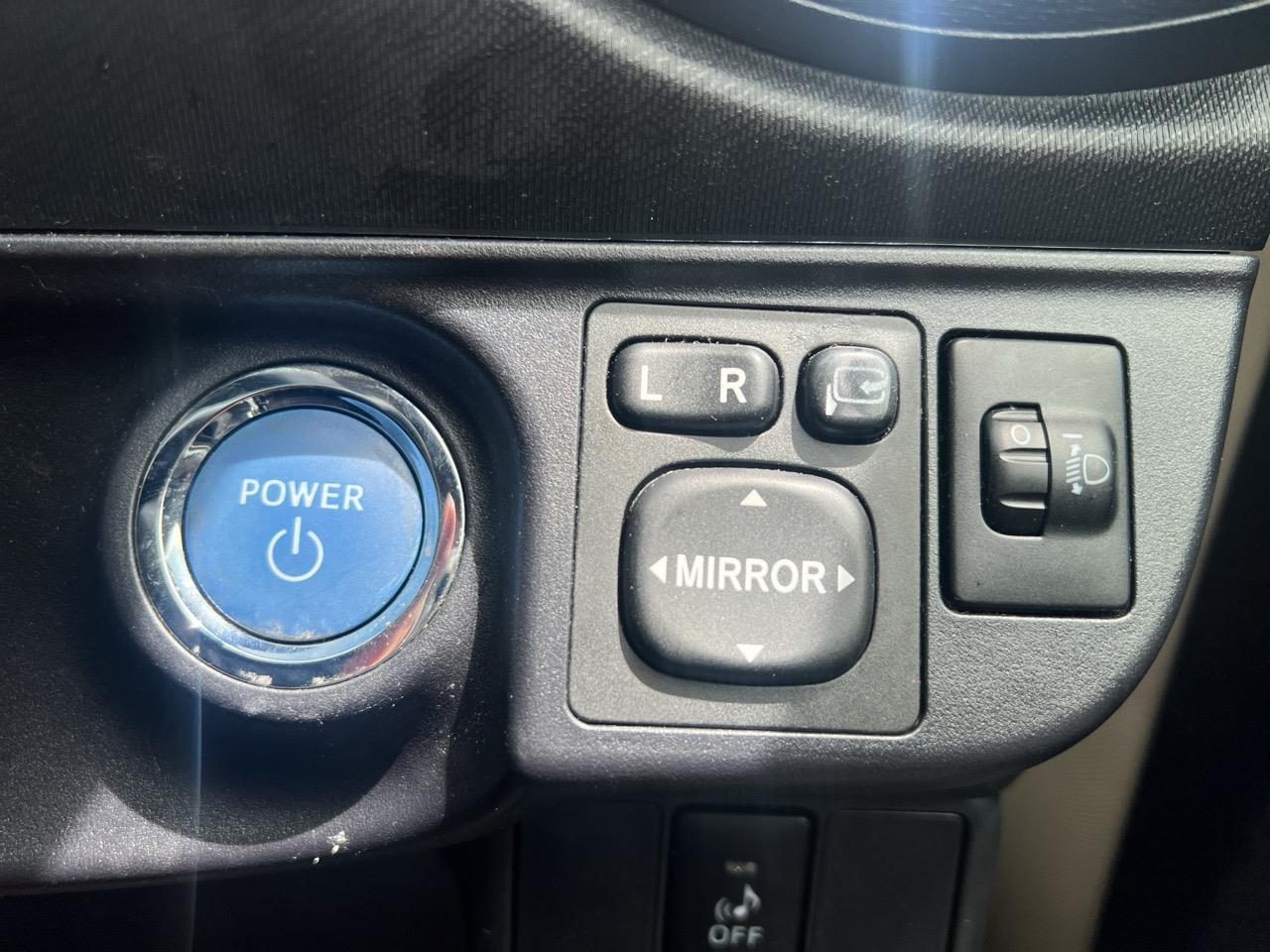 2013 Toyota Aqua G Hatchback SMART KEY + MAG WHEEL + REVERSING CAMERA