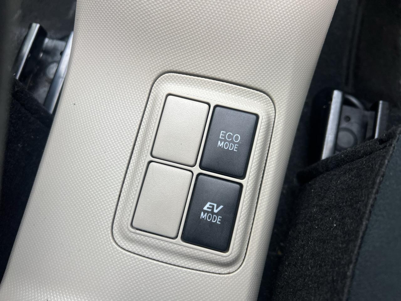 2013 Toyota Aqua G Hatchback SMART KEY + MAG WHEEL + REVERSING CAMERA