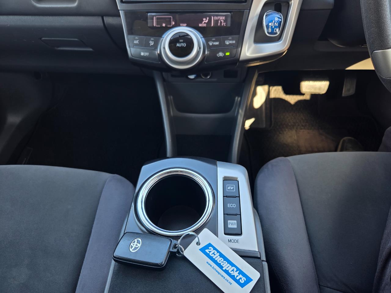 2013 Toyota Prius Alpha S Station Wagon REVERSING CAMERA + SMART KEY