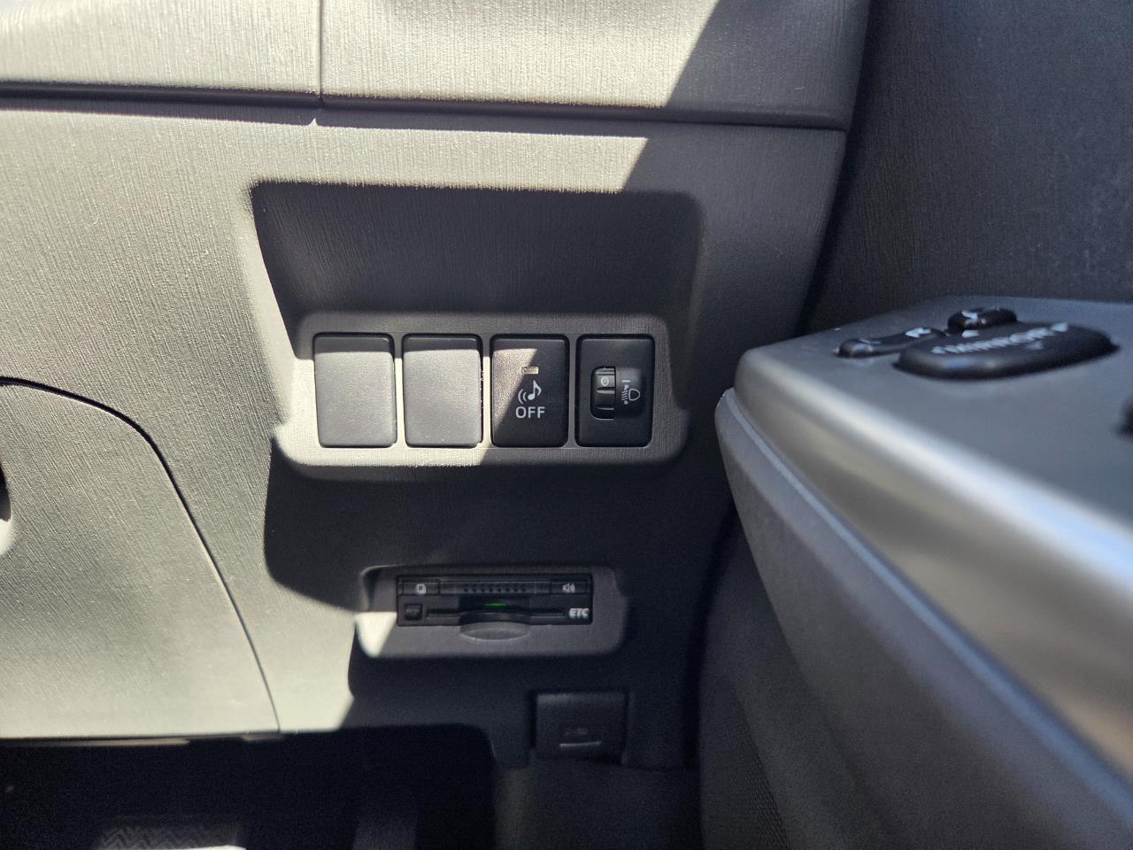 2013 Toyota Prius Alpha S Station Wagon REVERSING CAMERA + SMART KEY