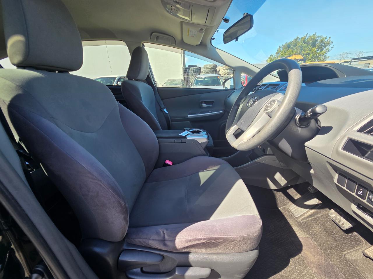 2013 Toyota Prius Alpha S Station Wagon REVERSING CAMERA + SMART KEY