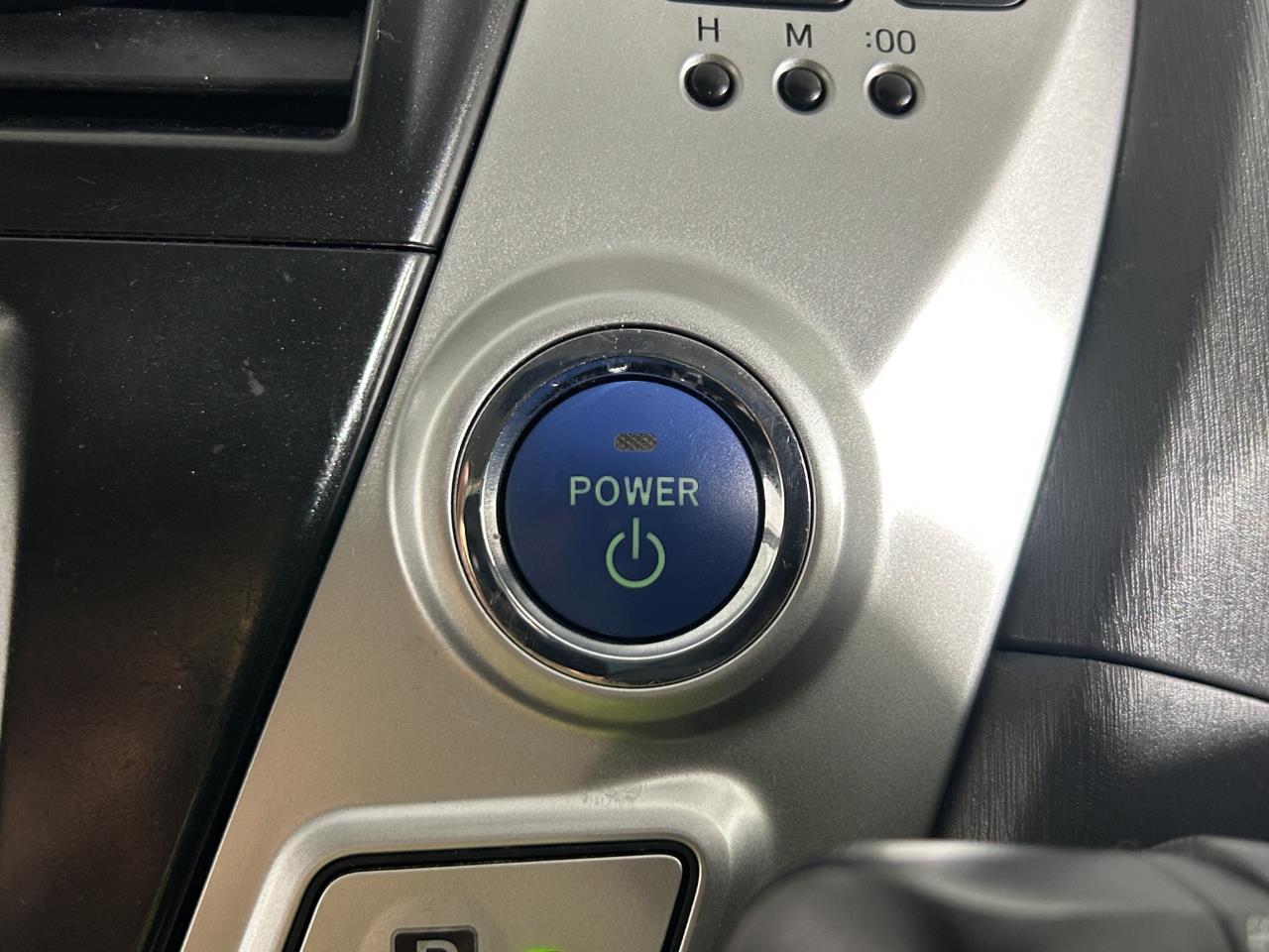 2014 Toyota Prius Alpha S Station Wagon REVERSING CAMERA + SMART KEY + GREAT SPACE